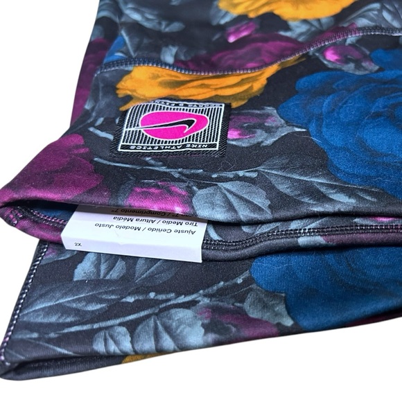 Nike One Icon Clash Black Floral Short - Picture 7 of 9